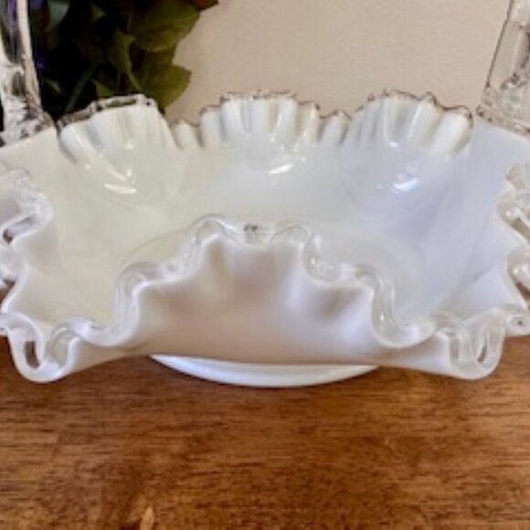 Fenton Silver Crest Milk Glass Basket – Ruffled Edge Handle Bowl Vintage Wedding - Picture 4 of 6